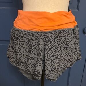 5/$40 Lululemon Gray Black Leopard Print With Orange Hotty Hot Shorts Lined Sz 6